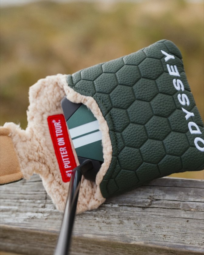 Funda Odyssey TRTL en verde con patrón hexagonal y forro de peluche